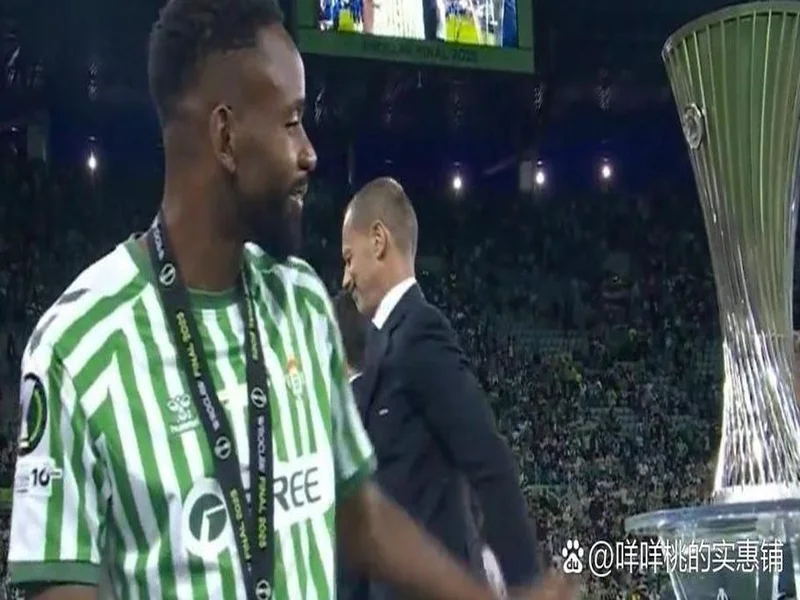 与国安球迷时隔7年重逢！巴坎布发长文感慨 这瞬间给我满满的能量